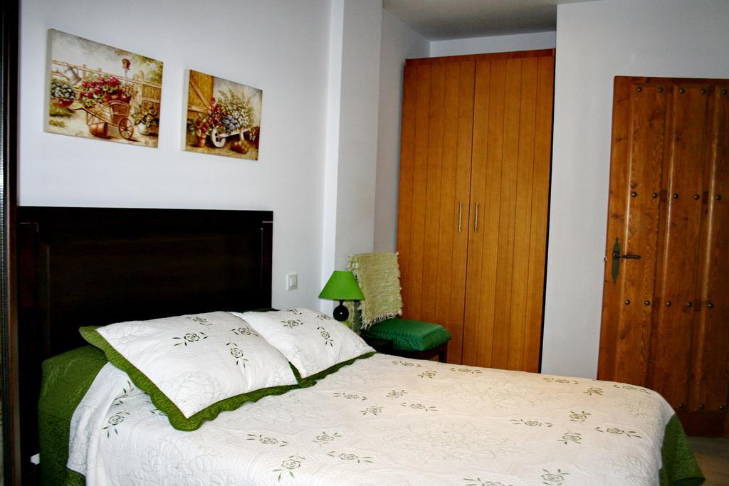 Apartamentos Turisticos Mirayuste Guadalupe  Exterior photo
