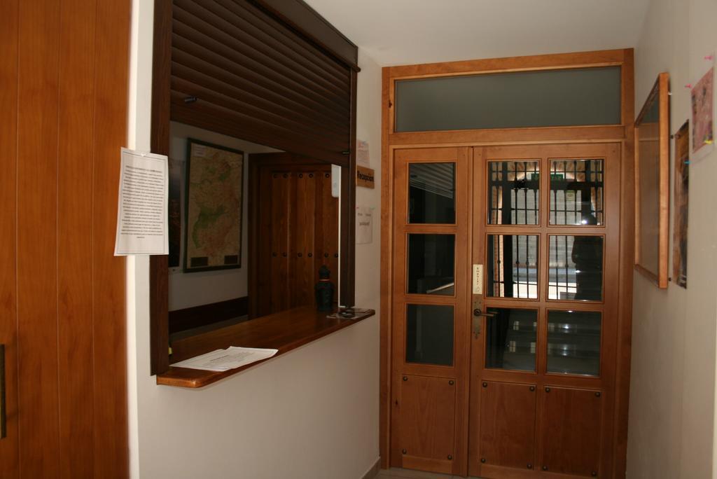 Apartamentos Turisticos Mirayuste Guadalupe  Exterior photo