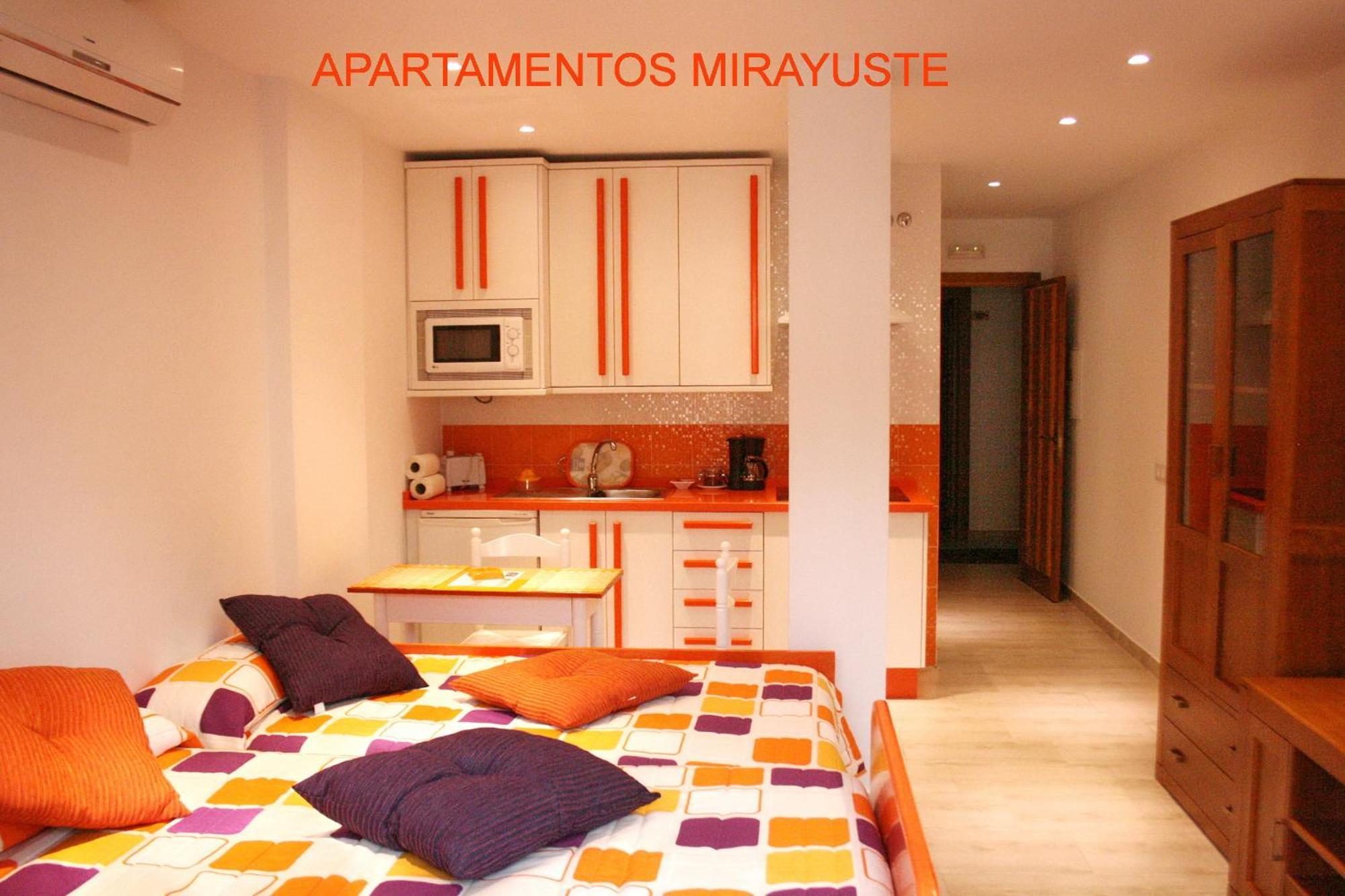 Apartamentos Turisticos Mirayuste Guadalupe  Room photo